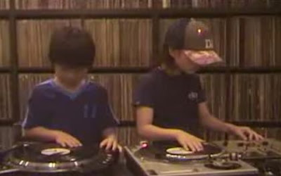 超絶スクラッチを決める子供達「DJ Sara and DJ Ryusei」